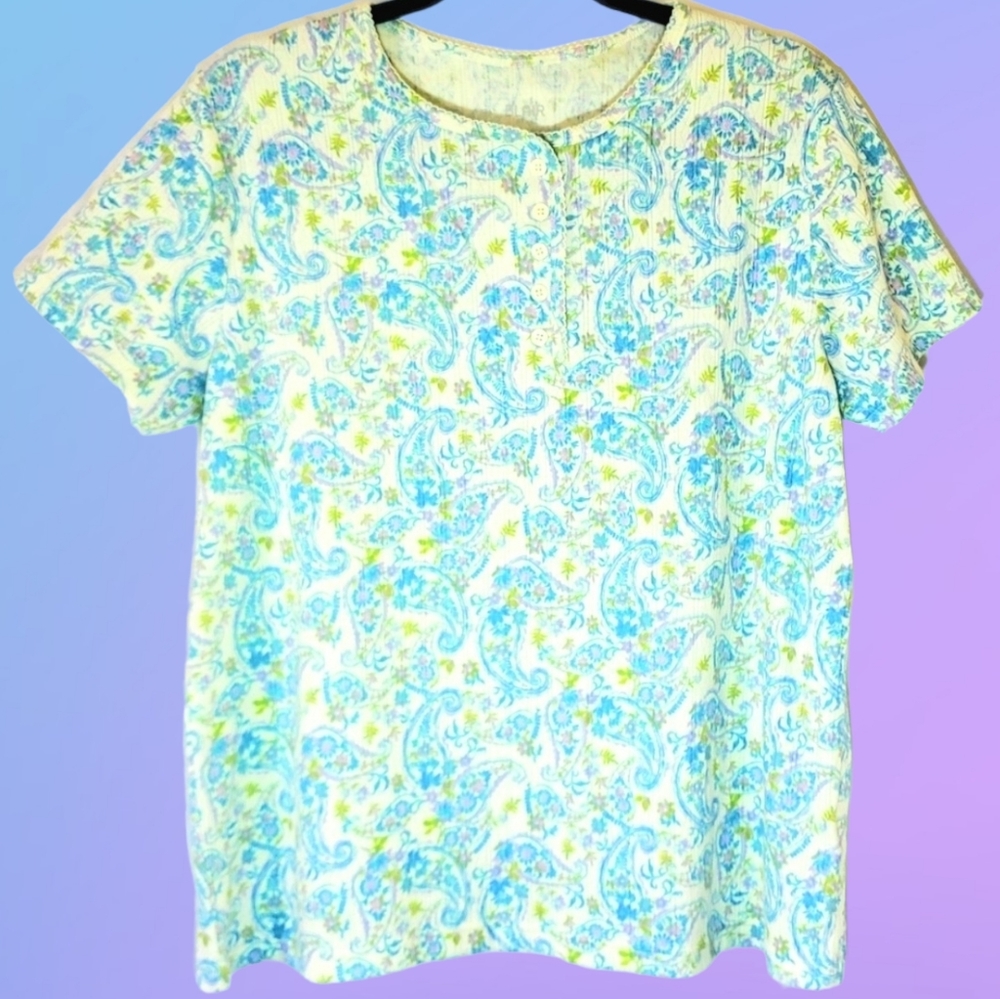 Vintage Paisley Blue Green Buttons Tee